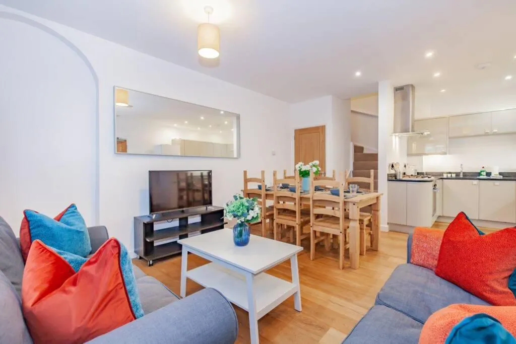 The Wharf House - 2, College Corner, United Kingdom