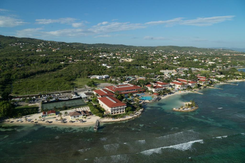 
Een luchtfoto van Holiday Inn Resort Montego Bay All Inclusive, an IHG Hotel

