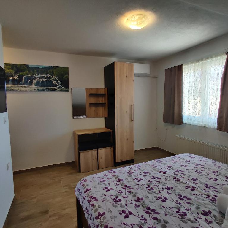Posteľ alebo postele v izbe v ubytovaní Guest House Šapina