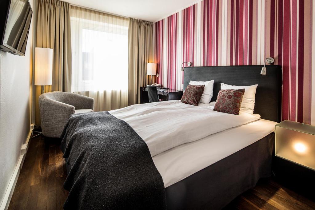 Postel nebo postele na pokoji v ubytování First Hotel Witt