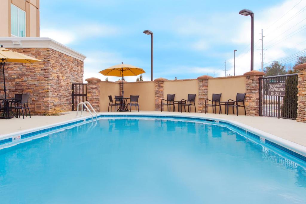 Holiday Inn Express Hotel & Suites Huntsville West Research Park, an