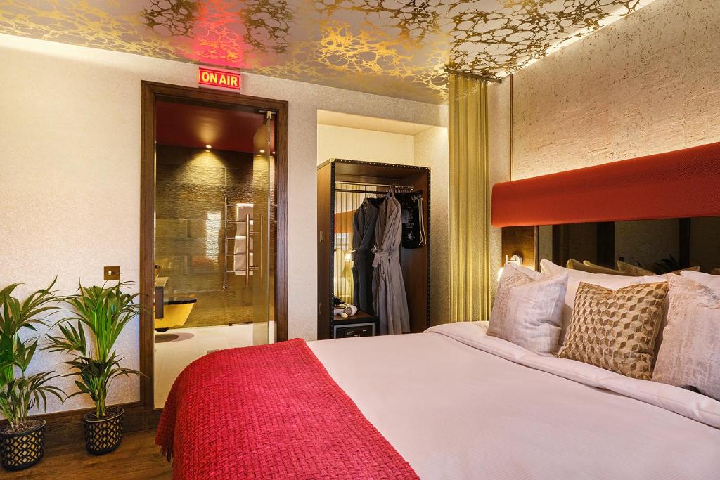 The Megaro Hotel - Kings Cross St Pancras, London - Resim 2