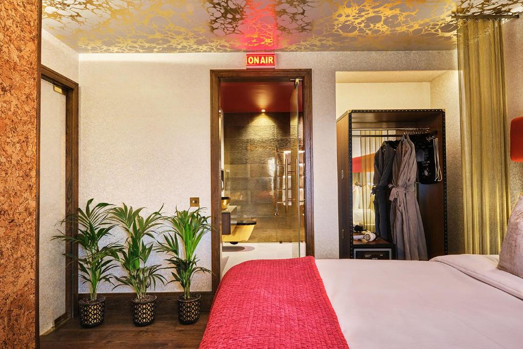 The Megaro Hotel - Kings Cross St Pancras, London - Resim 40