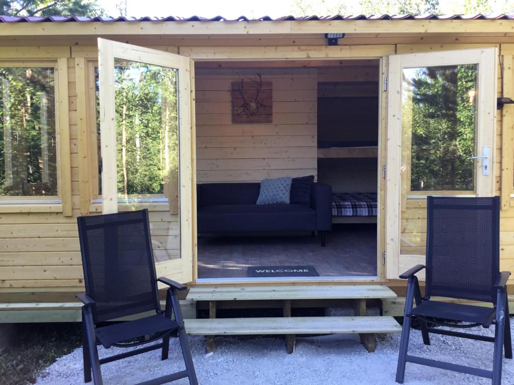 Cozy Lodge near Brattforsheden nature reserve