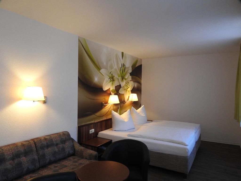Postel nebo postele na pokoji v ubytování Hotel Anhalt