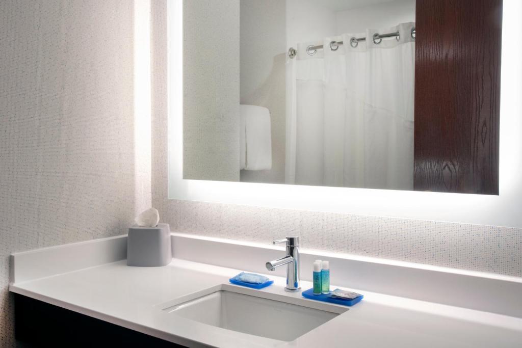 Holiday Inn Express Hotel & Suites Chester by IHG - 标准间