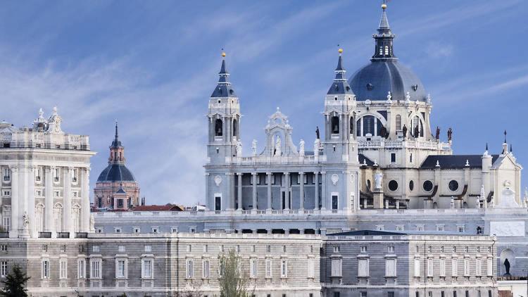 A Brand new Luxury- Muy Central- AC, up to 10, Madrid ...