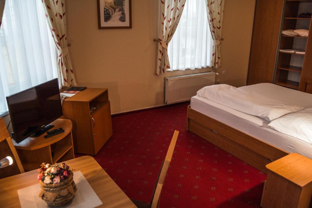 A television and/or entertainment centre at Hotel Roháč