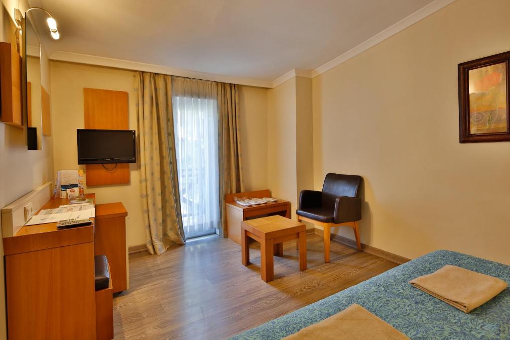 TV a/nebo společenská místnost v ubytování Crystal Flora Beach Resort - Ultimate All Inclusive