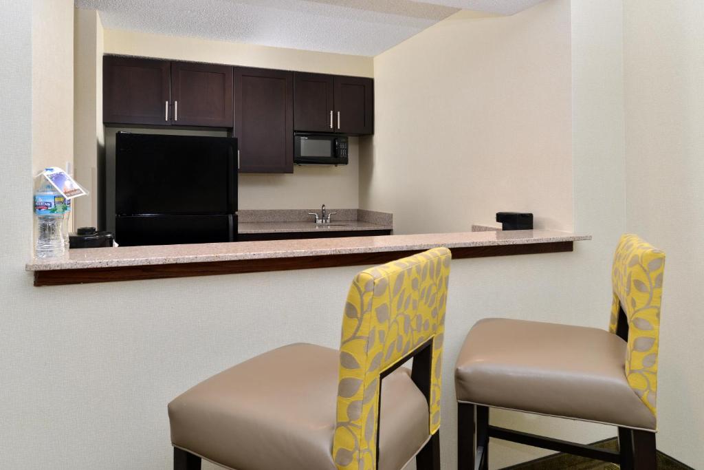 Holiday Inn Express Hotel & Suites Indianapolis W - Airport Area by IHG photo