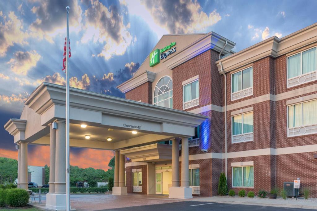 a rendering of a hotel with the front of the building at Holiday Inn Express Hotel & Suites Frankfort, an IHG Hotel in Frankfort