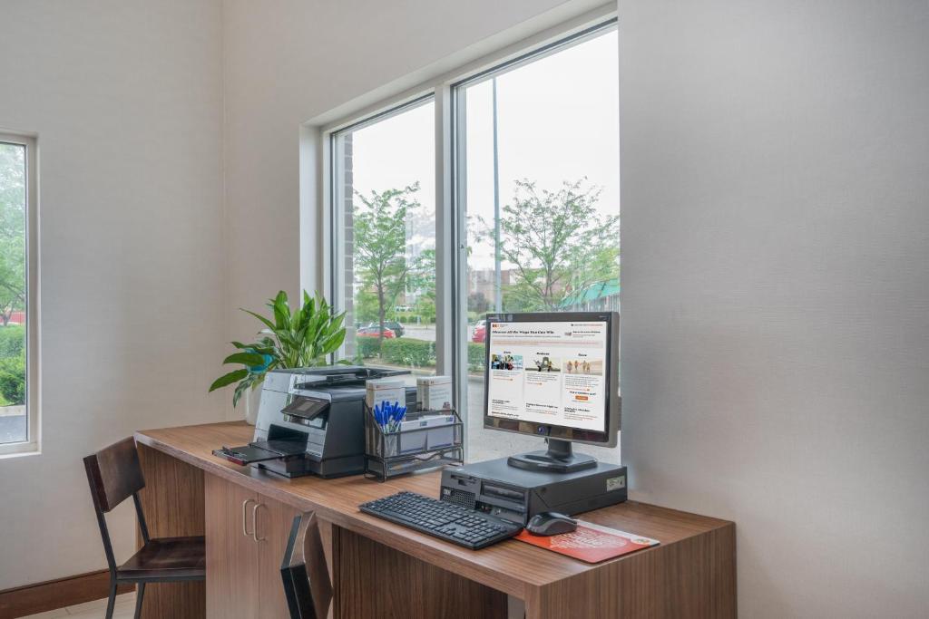 Holiday Inn Express Hotel & Suites Frankfort by IHG photo