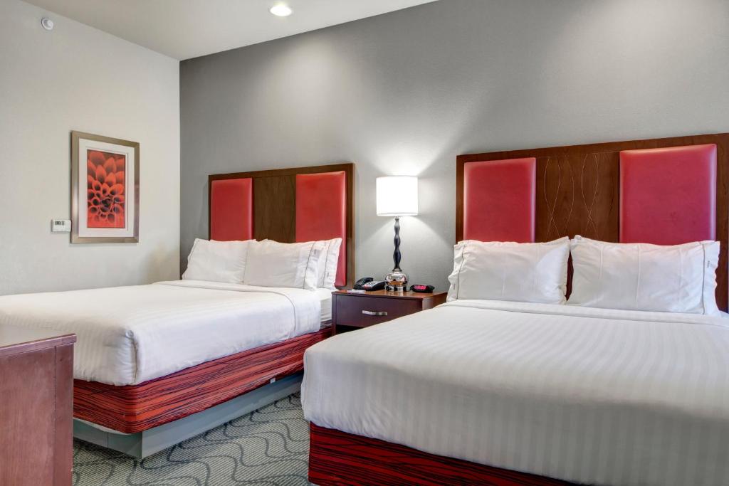 Holiday Inn Express and Suites Oklahoma City North by IHG photo