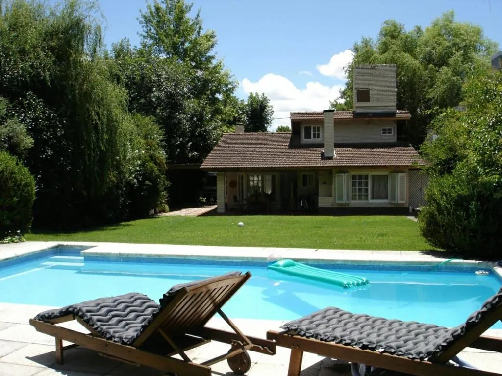 CHALET CON PILETA EN COUNTRY CLUB NAUTICO, Buenos Aires, Argentina