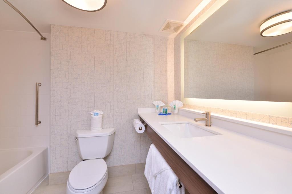 Holiday Inn Express & Suites Indianapolis Dtn-Conv Ctr Area by IHG photo