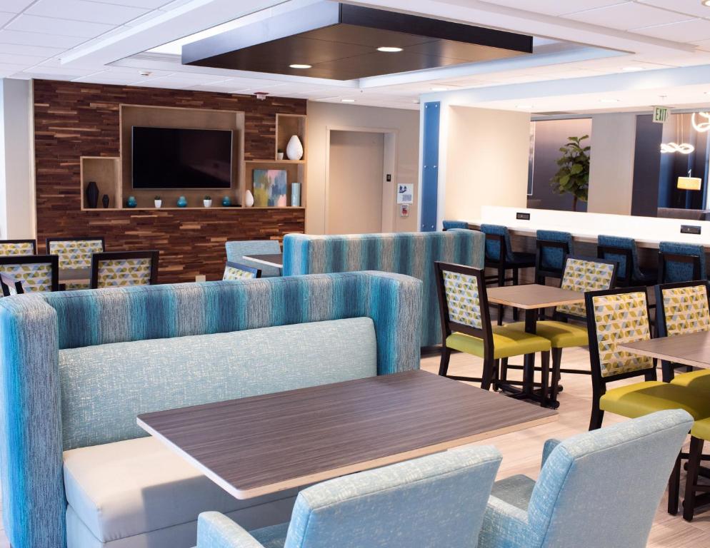 Holiday Inn Express Hotel & Suites Conover - Hickory Area by IHG photo