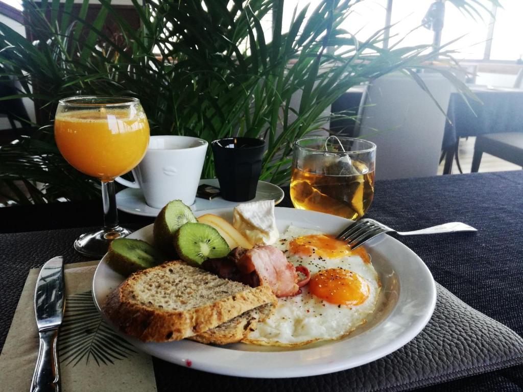 Jídlo v hotelu nebo okolí