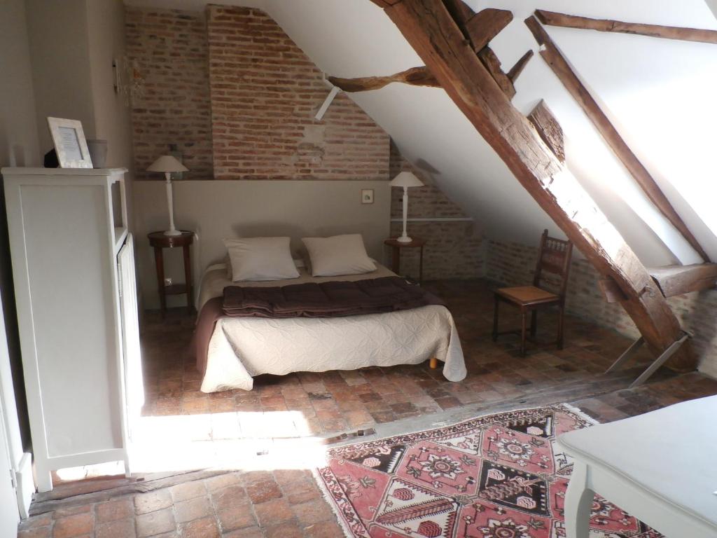 a bedroom with a bed in a attic at La Maison XVIIIe in Moulins