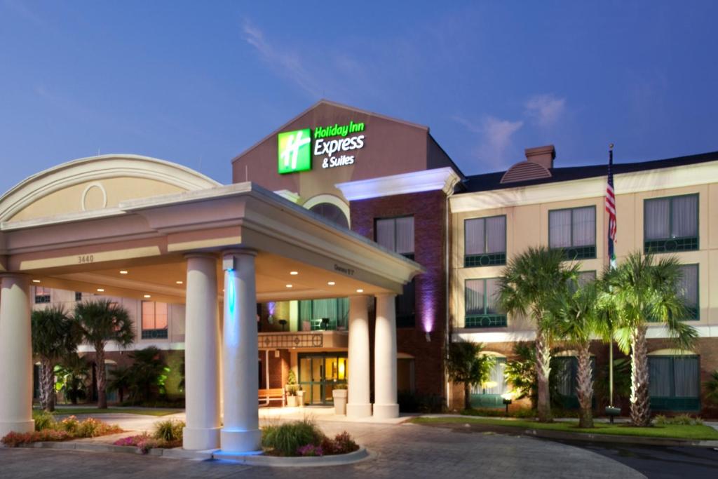 a rendering of the front of a hotel at Holiday Inn Express & Suites Florence I-95 & I-20 Civic Ctr, an IHG Hotel in Florence