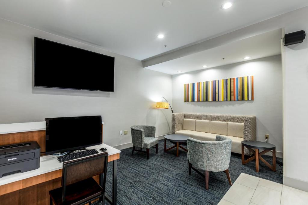 Holiday Inn Express & Suites Jersey City North - Hoboken, an IHG Hotel, Jersey  City – Updated 2023 Prices