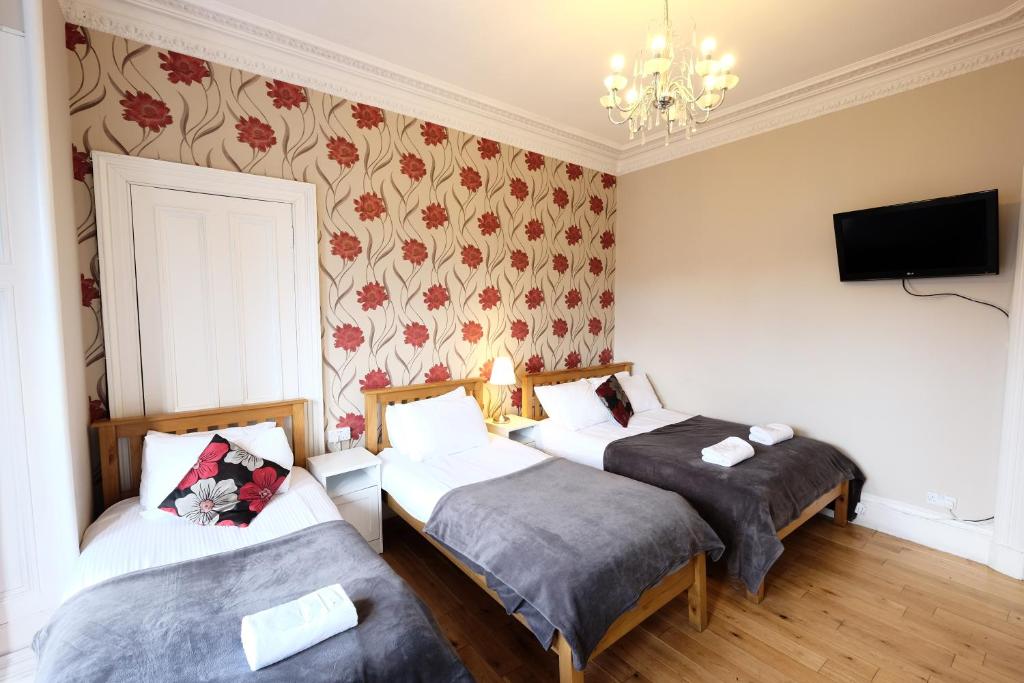 Postel nebo postele na pokoji v ubytování Balmore Guest House