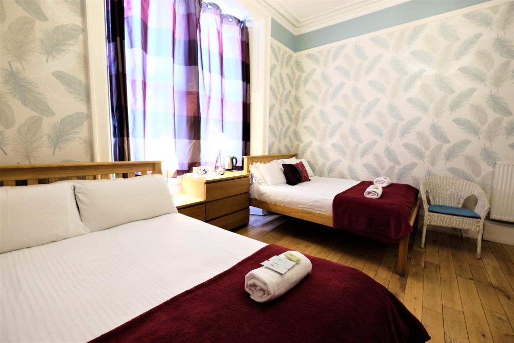 Postel nebo postele na pokoji v ubytování Balmore Guest House