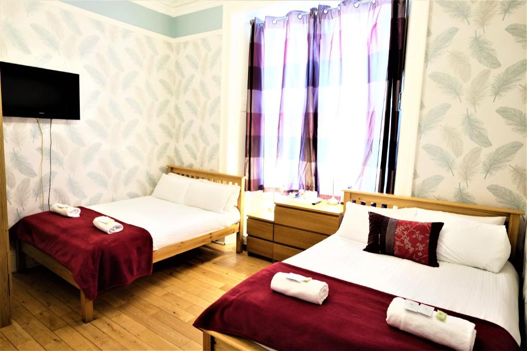 Postel nebo postele na pokoji v ubytování Balmore Guest House
