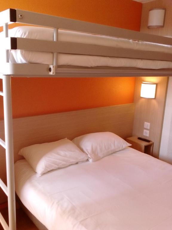 Premiere Classe Belfort - Chambre Triple (1 Lit Double + 1 Lit Simple)
