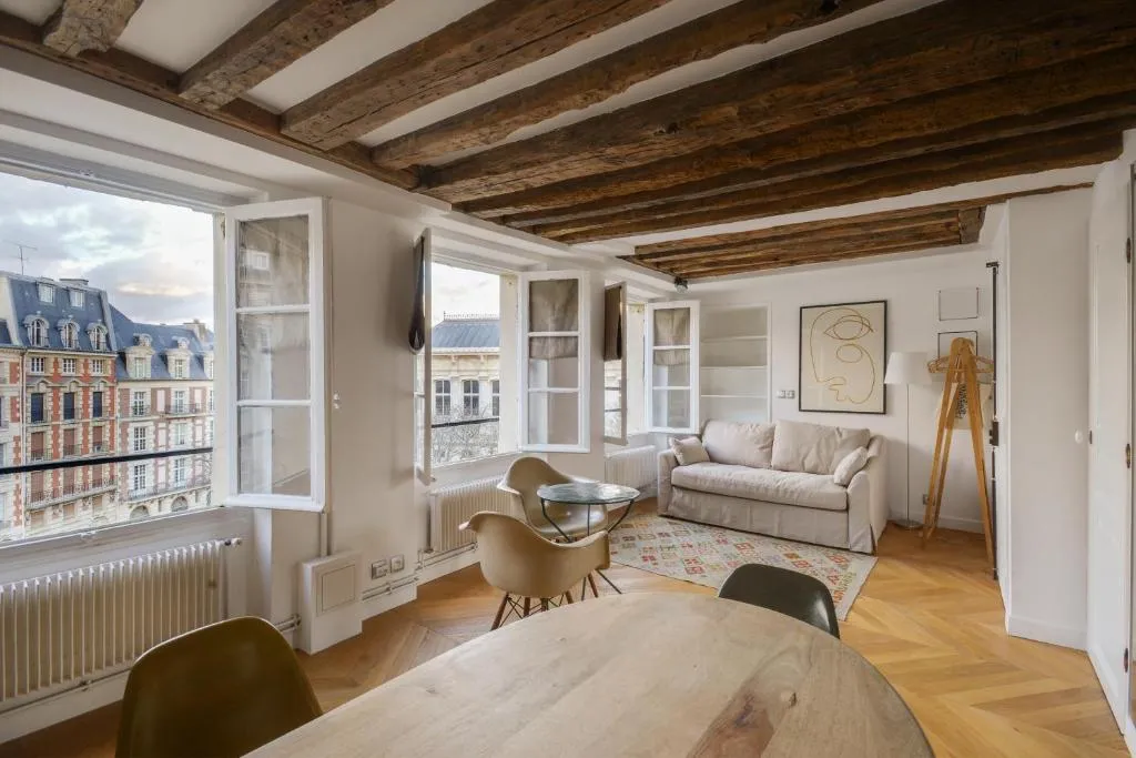 Cosy & bright under the beams on Place Dauphine ID 319, Paris, France