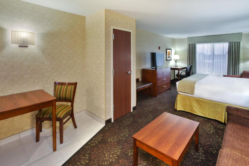 Holiday Inn Express Frankenmuth, an IHG Hotel - Suite Queen Con Dos Camas Queen Y Sofá Cama