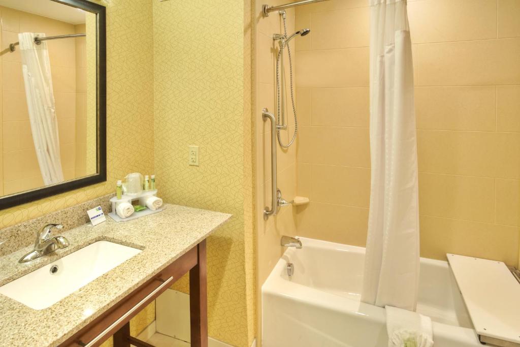 Holiday Inn Express Frankenmuth by IHG photo