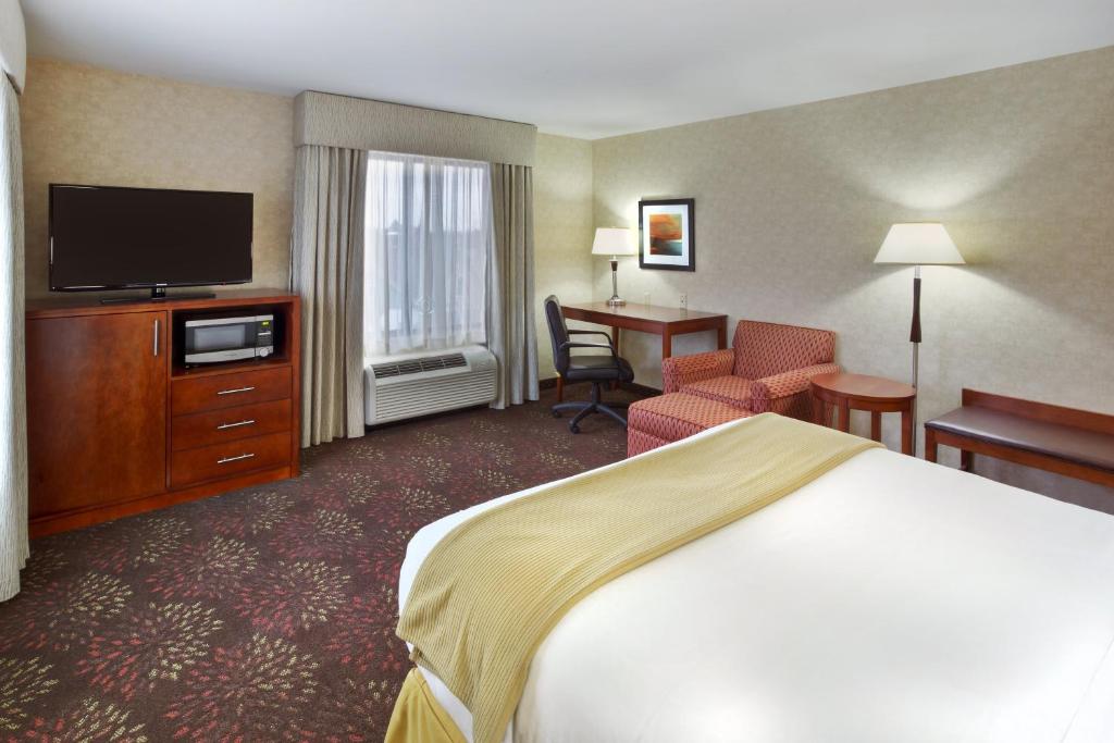 Holiday Inn Express Frankenmuth, an IHG Hotel - Double Room - Mobility Access With Roll-in Shower
