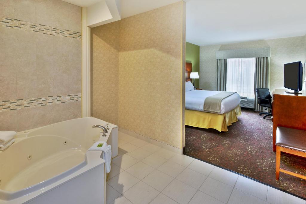 Holiday Inn Express Frankenmuth, an IHG Hotel - King Suite Con Baño De Spa