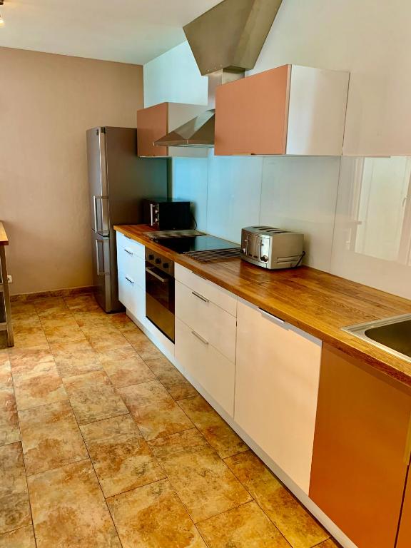 Kuchyňa alebo kuchynka v ubytovaní Villa Augustine In Hinterglemm Zentrum