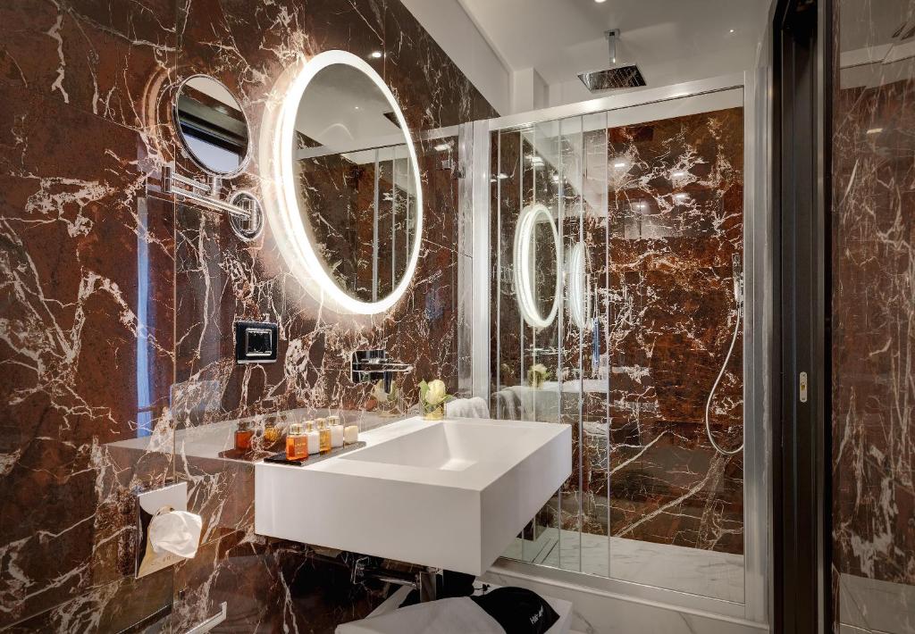A bathroom at Dharma Boutique Hotel & SPA