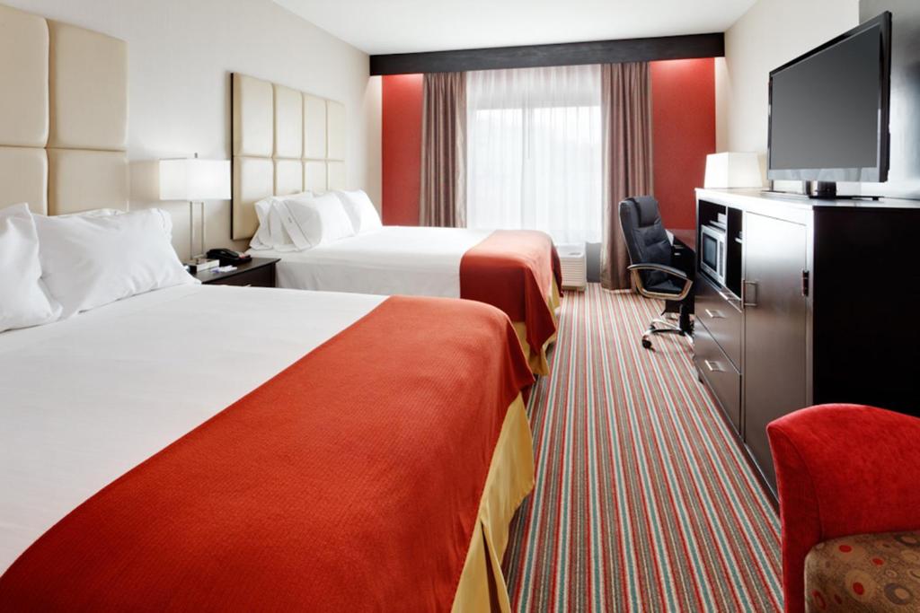 Holiday Inn Express & Suites Northeast, an IHG Hotel - Standard Room With Two Queen Beds