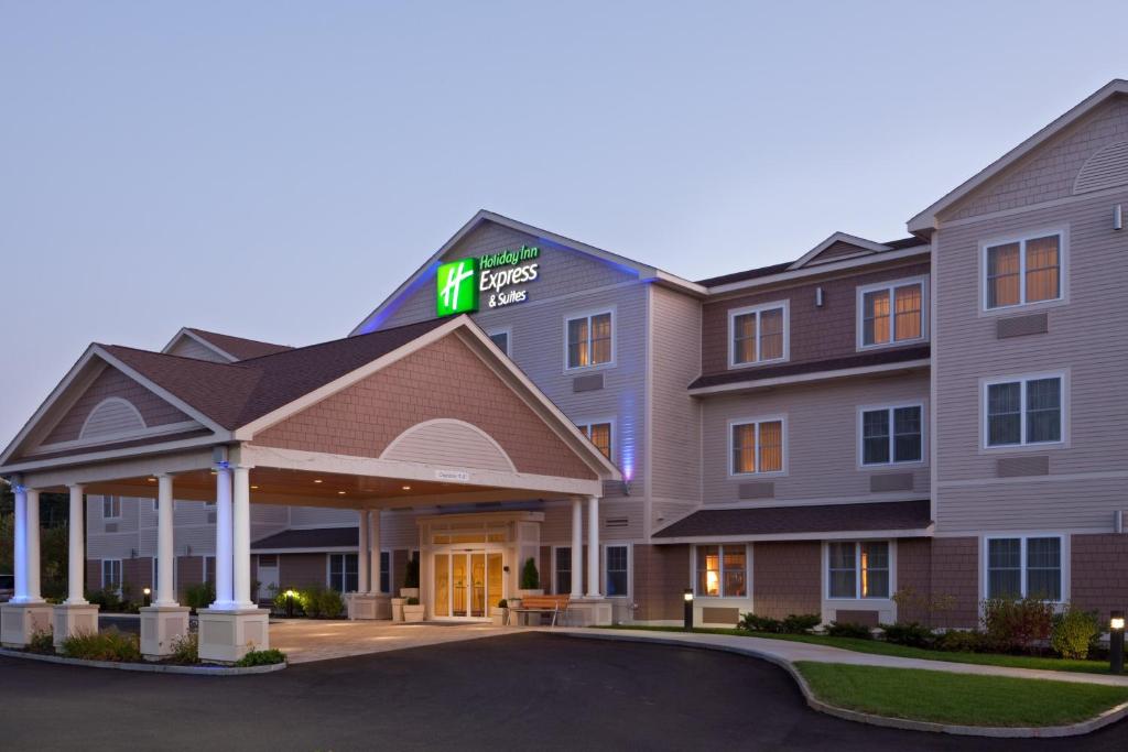 eine Darstellung der Vorderseite eines Hotels in der Unterkunft Holiday Inn Express & Suites Tilton, an IHG Hotel in Tilton