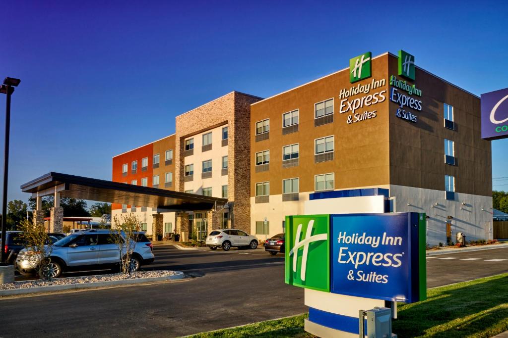 a hotel with a sign in front of a building at Holiday Inn Express & Suites Tulsa NE, Claremore, an IHG Hotel in Claremore
