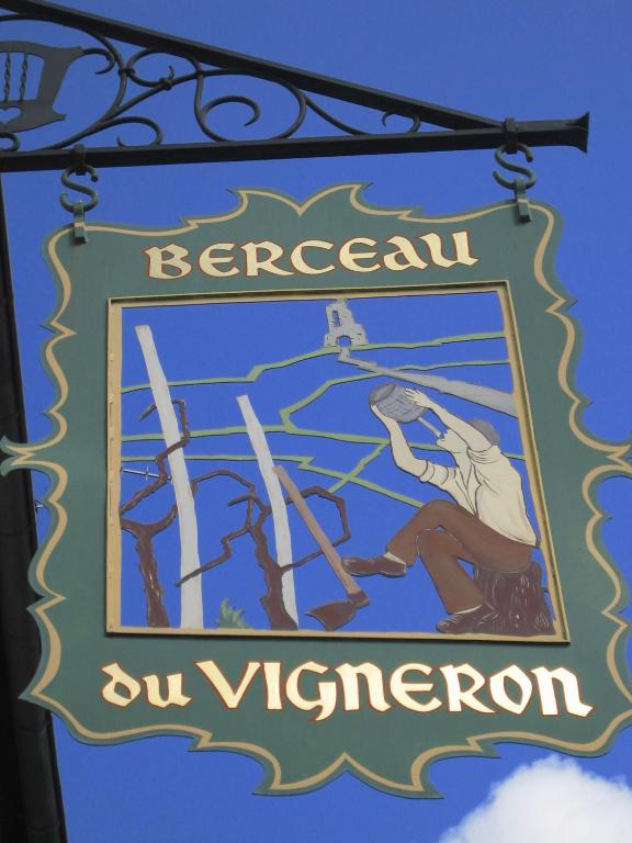 Certifikát, hodnocení, plakát nebo jiný dokument vystavený v ubytování Hôtel Berceau Du Vigneron
