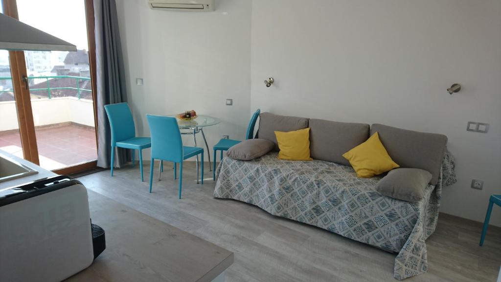 Park Apartments & Rooms Popovi - One-Bedroom Apartment With Terrace And City View
