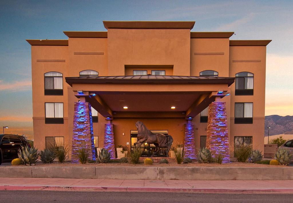 Holiday Inn Express & Suites Oro Valley-Tucson North by IHG photo