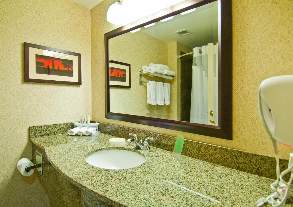 Holiday Inn Express & Suites Oro Valley-Tucson North by IHG photo