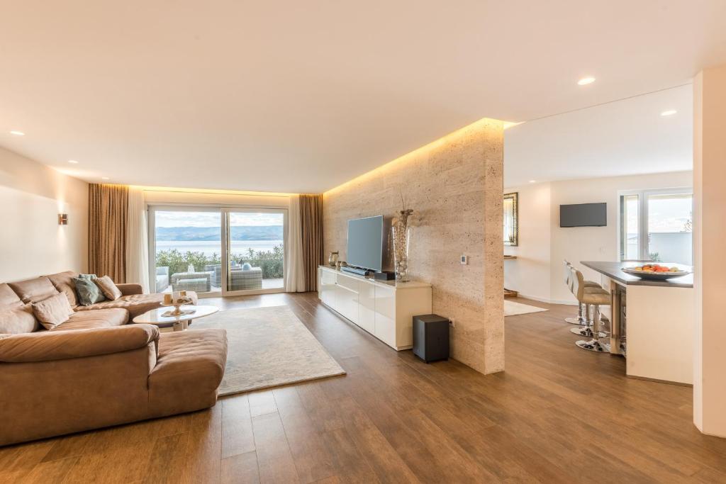Televízia a/alebo spoločenská miestnosť v ubytovaní Apartment TESI