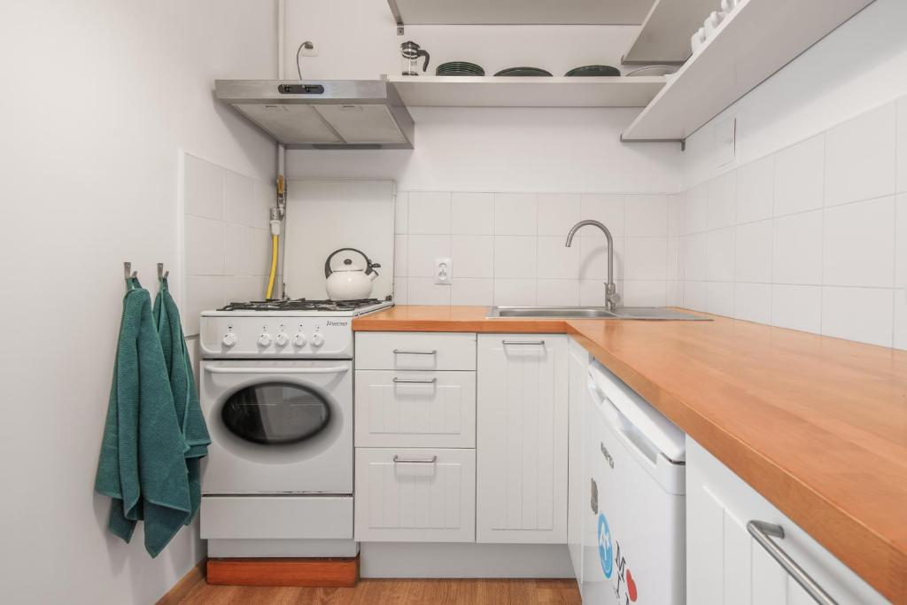 Kuchyňa alebo kuchynka v ubytovaní CITYSTAY Plac Walowy Gdansk