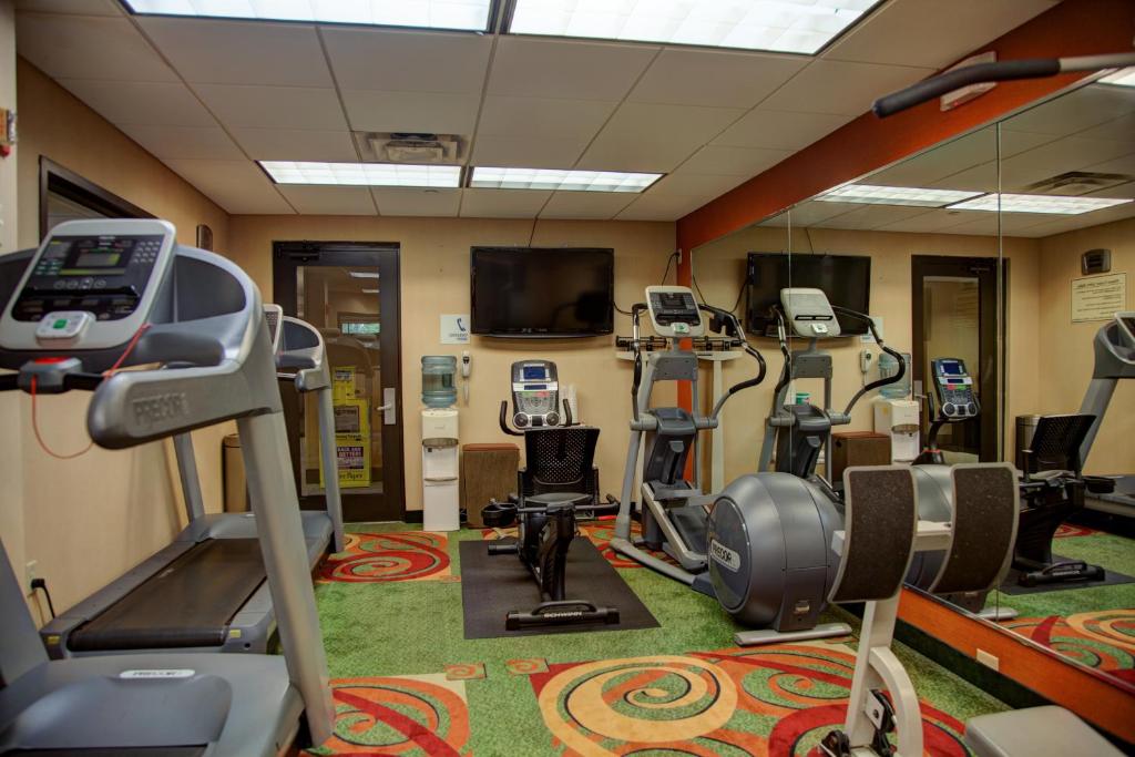 Fitness centrum a/nebo fitness zařízení v ubytování Holiday Inn Express Tyler South by IHG