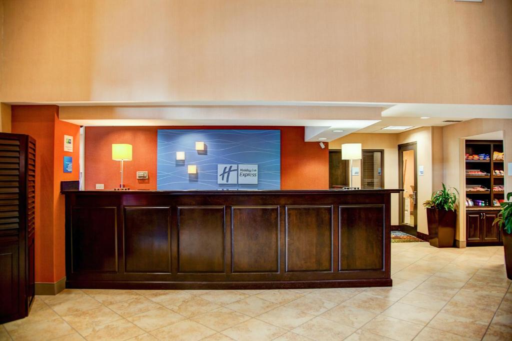 TV a/nebo společenská místnost v ubytování Holiday Inn Express Tyler South by IHG
