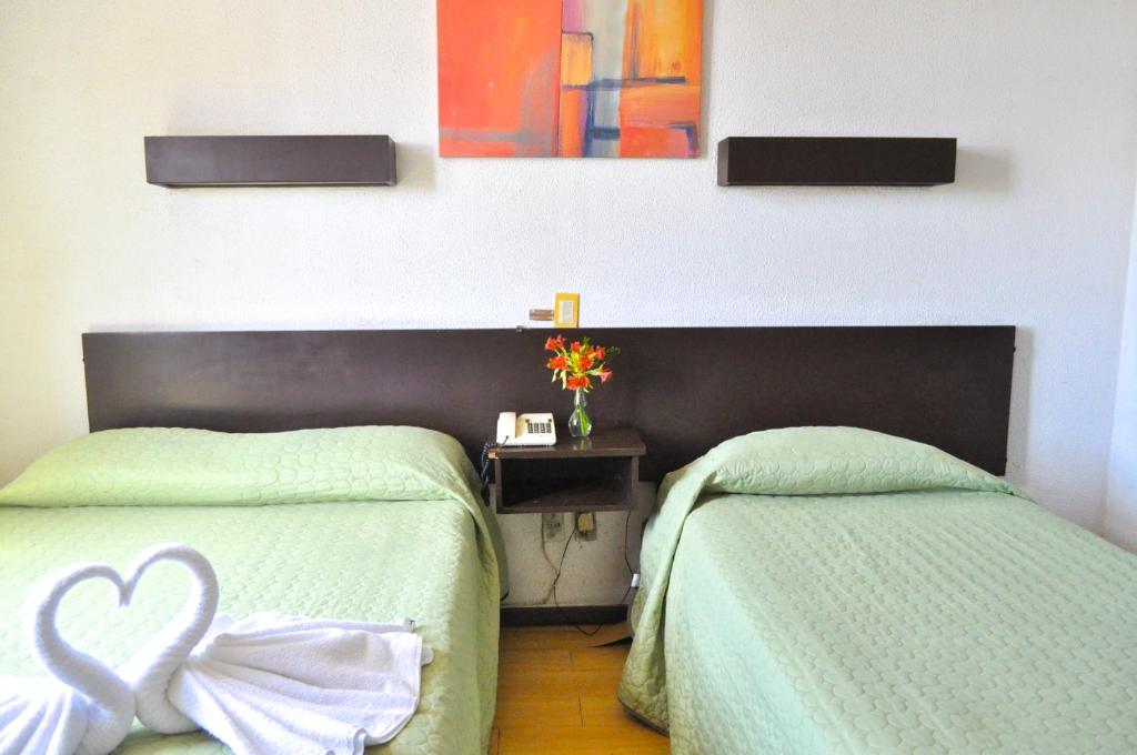 Postel nebo postele na pokoji v ubytování Hotel Trevi