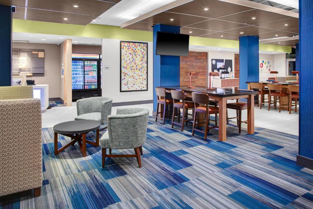 Restaurace v ubytování Holiday Inn Express & Suites - Houston NW - Cypress Grand Pky by IHG