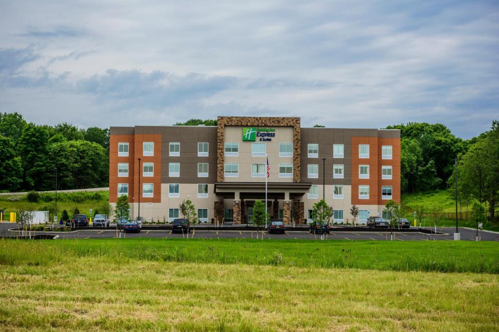 Holiday Inn Express & Suites Jamestown by IHG photo