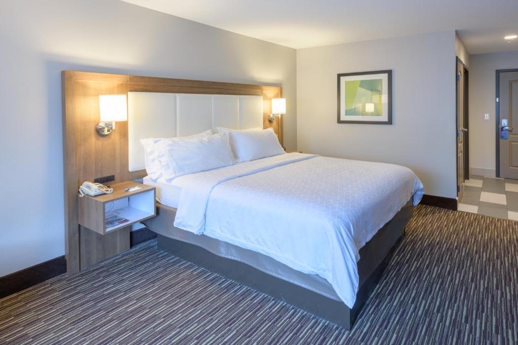 Holiday Inn Express & Suites Jamestown by IHG photo